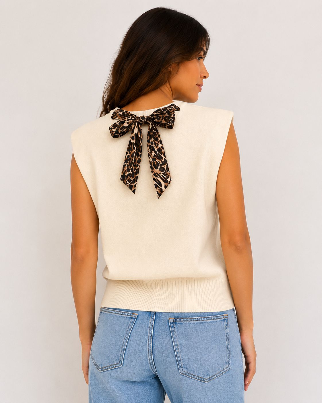 Beige gebreide top met luipaard strik