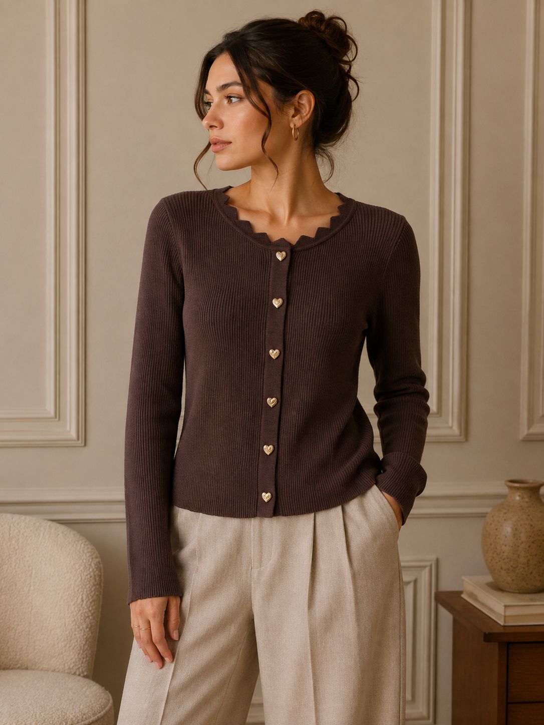 By Clara bruine scalop top lange mouw met gouden hartjes