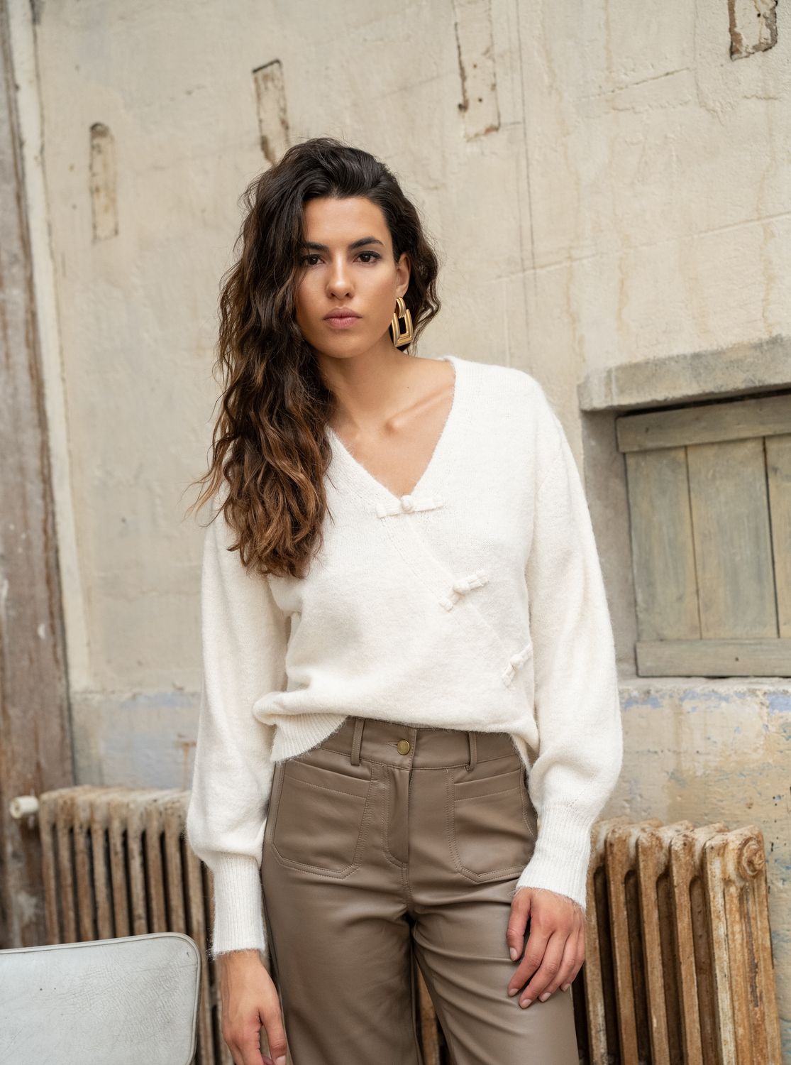 Offwhite sweater met strikjes detail
