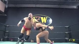 Maria Manic vs Shawn Donovan (Woman vs Man Intergender Wrestling)