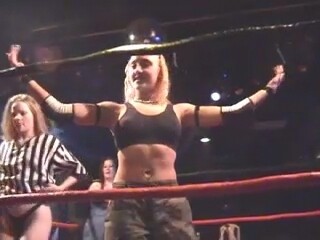 BATTLE OF TOP DOG (WOMEN'S PRO WRESTLING &amp; SHAVING CREAM &amp; OIL WRESTLING (VOD)