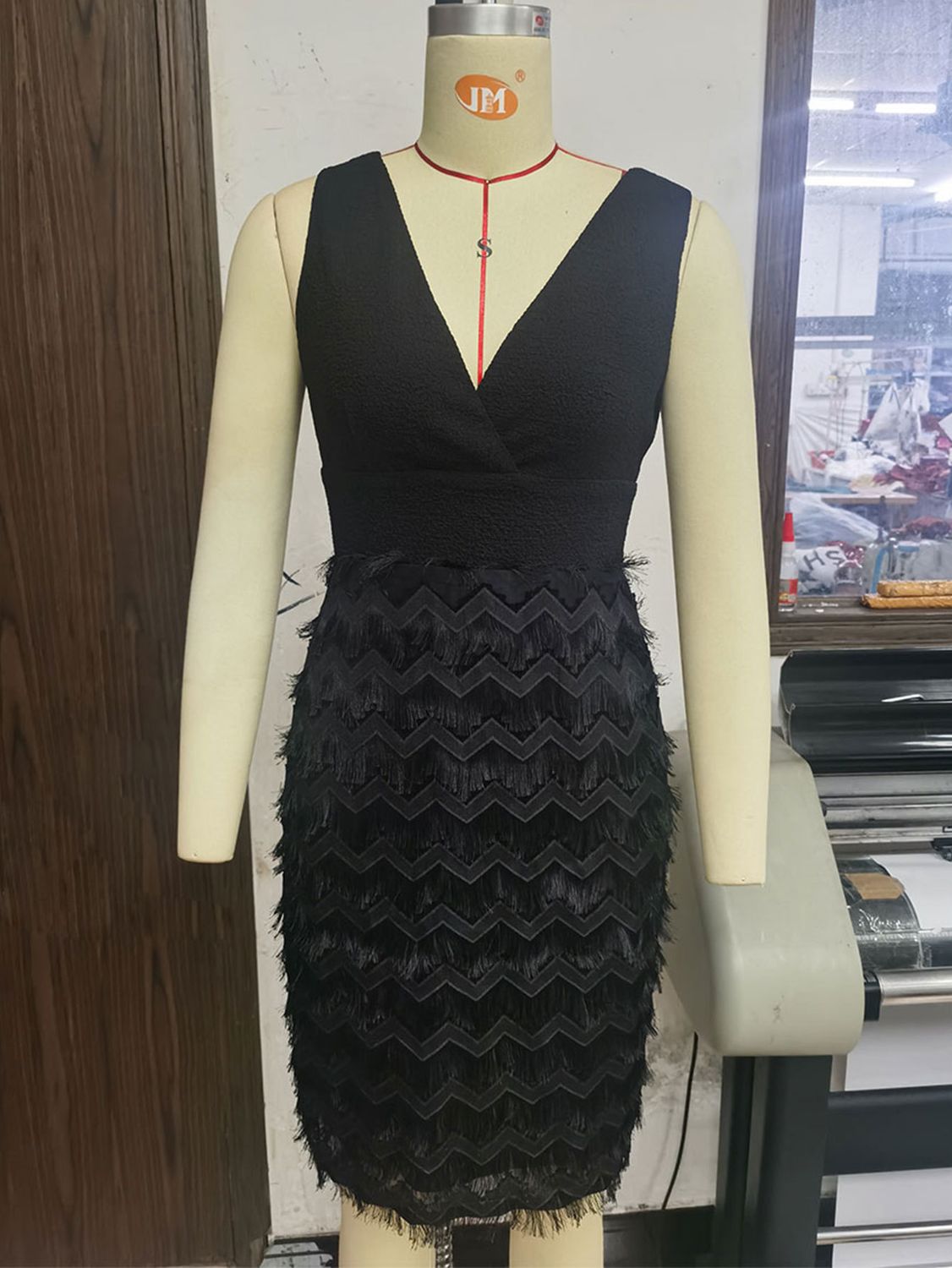 Color: V Black, Size: M - Round Neck Sleeveless Tassel Stitching Women&#39;s Clothing Sequins Dress