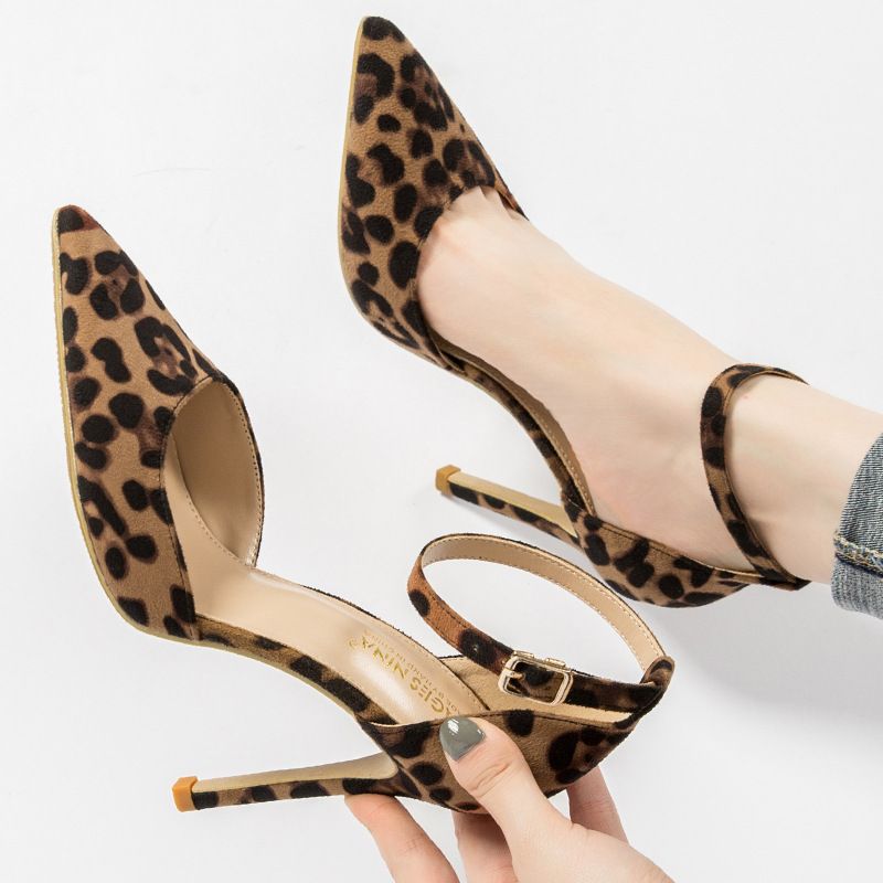 European And American Hollowed Sandals Women&#39;s Word With Pointed Toe Stiletto Leopard Print