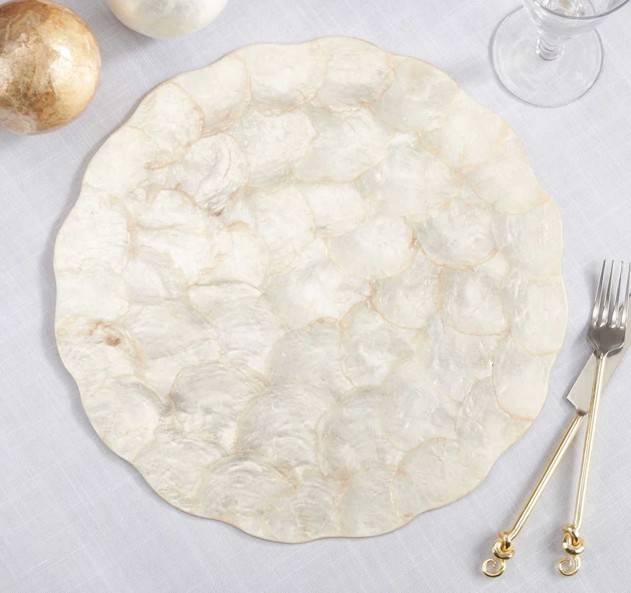🐚 Capiz Scalloped Shell Placemat – Set of 3