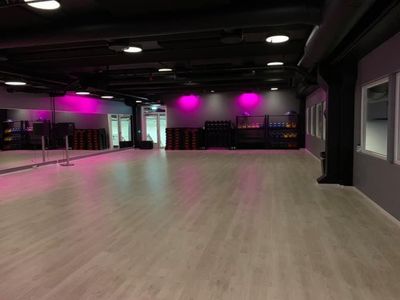 Pavigym Traffic – Extra-Wide Glued Vinyl Planks (152 × 23.7 cm, Wood Finish) Pavigym Traffic – Extra-Wide Glued Vinyl Planks (152 × 23.7 cm, Wood Finish)