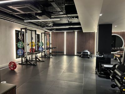 Pavibasic Solid Pro – Heavy-Duty Rubber Gym Flooring Tiles | 100x100 cm - Straight Cut