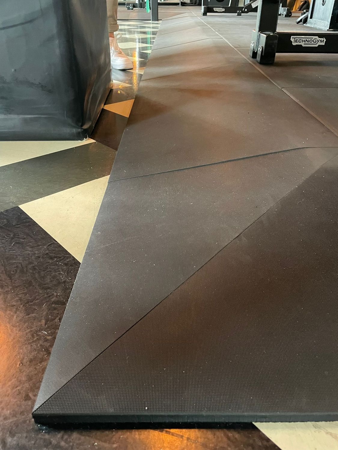 Pavigym BigJag Acoustic Corner (24 cm and 50 cm Width) – Professional Flooring Finish