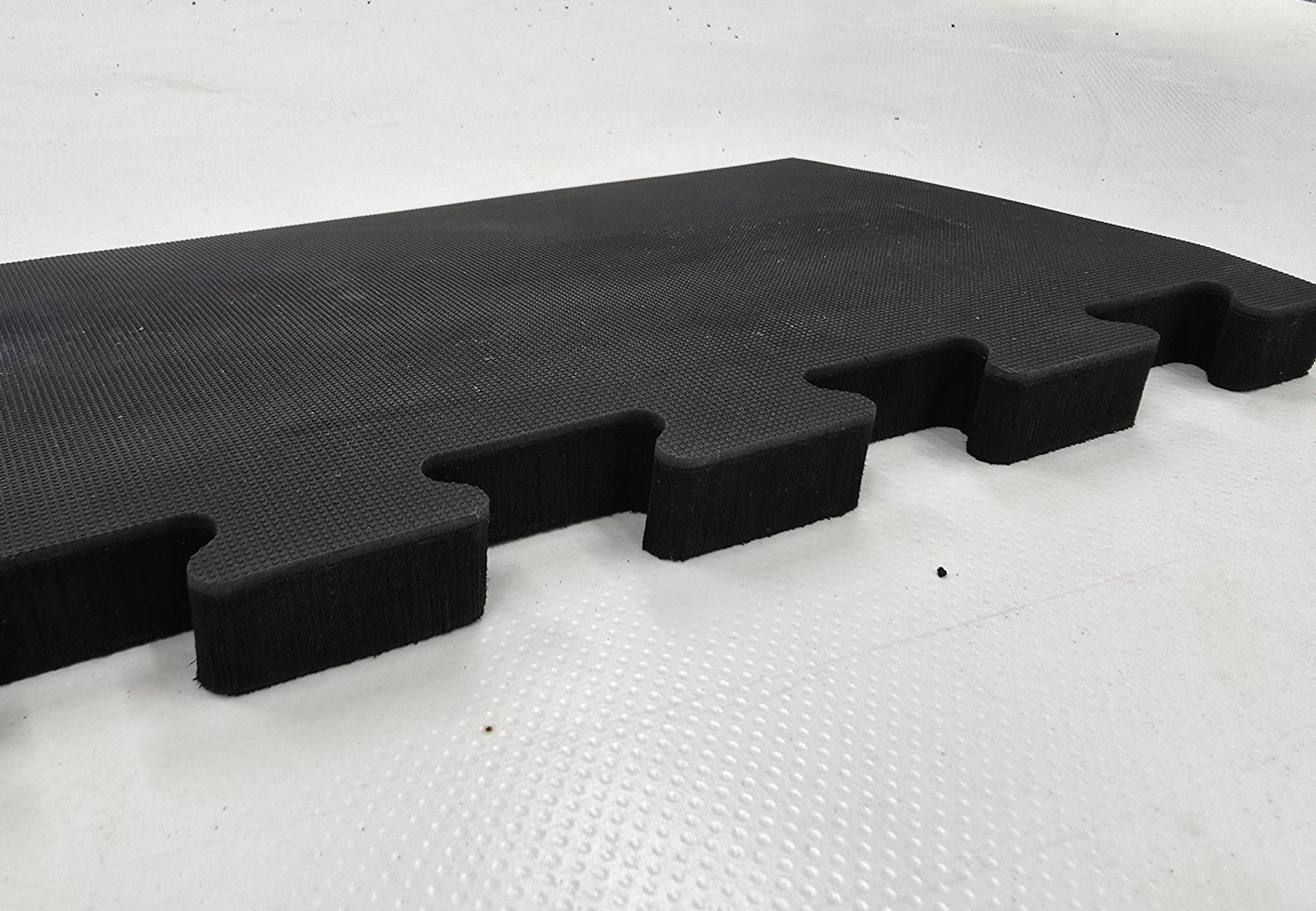 Pavigym Endurance S&S – 22mm Virgin Rubber Tiles for Free Weight & Powerlifting Areas