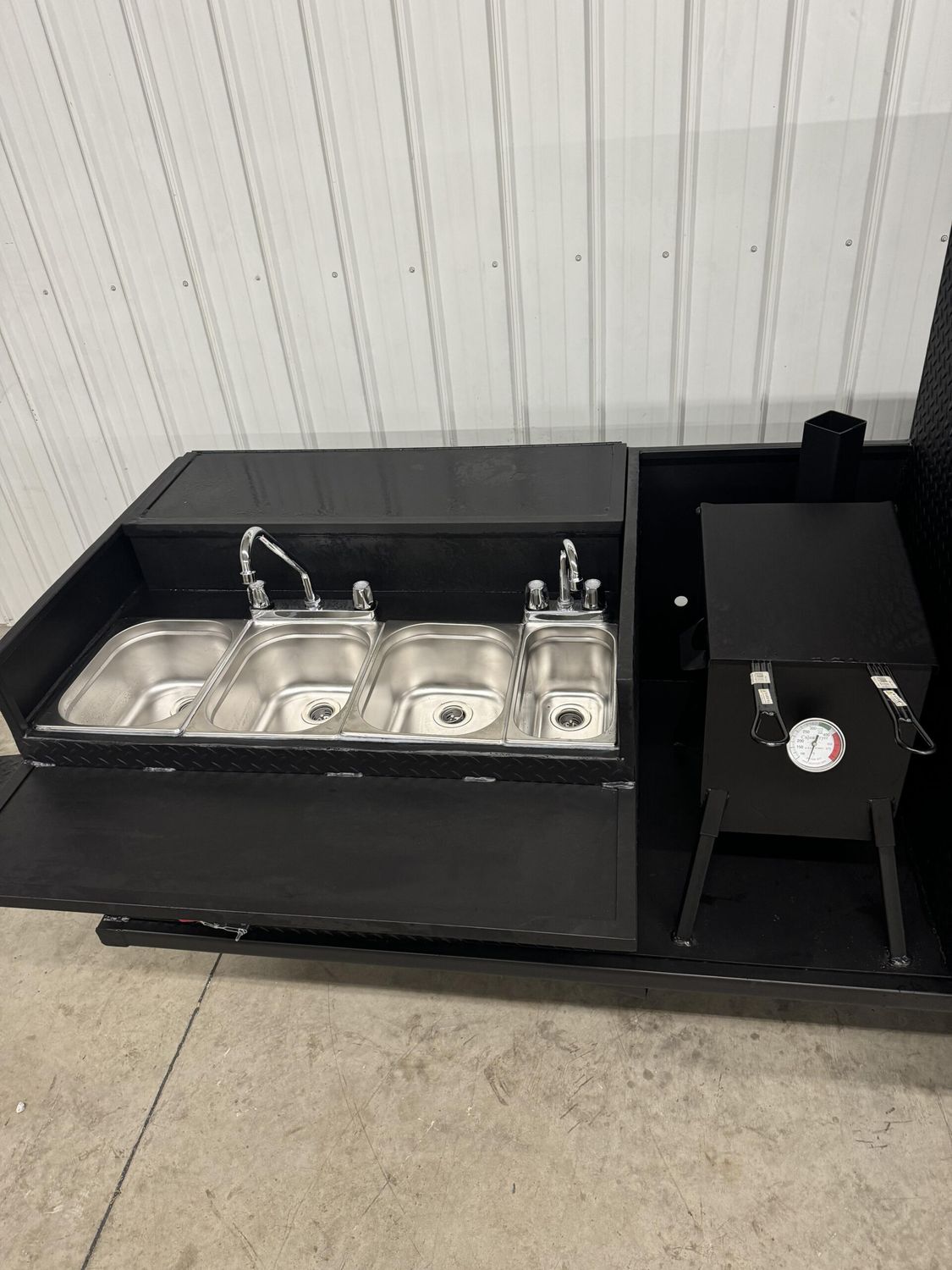 SNS 60 Cabinet With Sink And Fryer Package