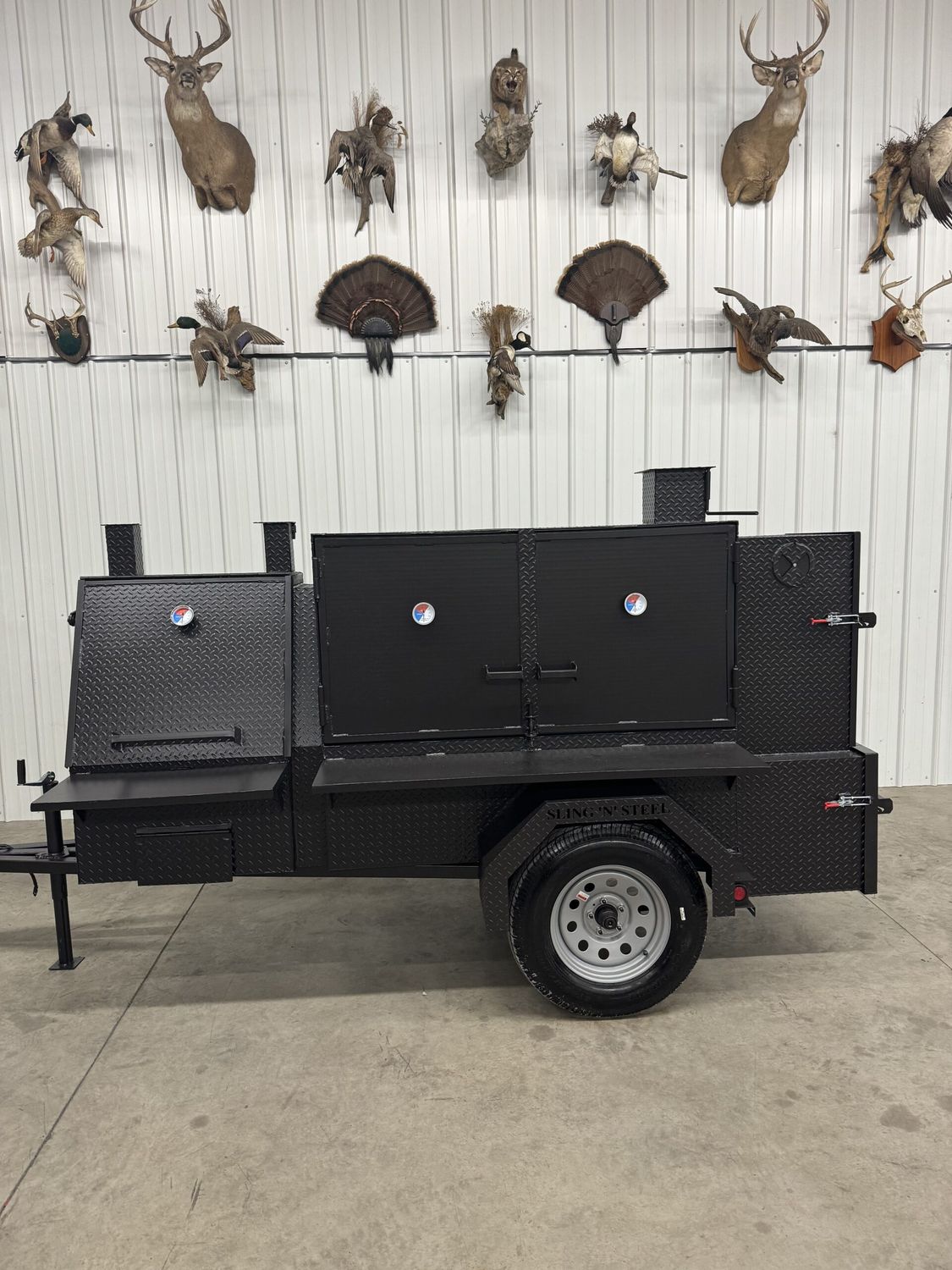 SNS 60 Cabinet with Charcoal Grill