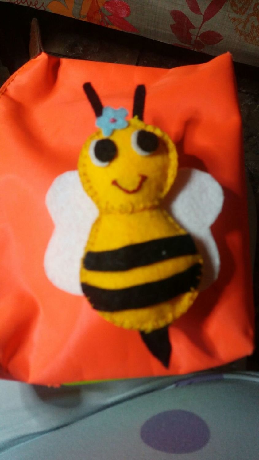 Abejas artesanas. (Fieltro, imanes, llaveros...)