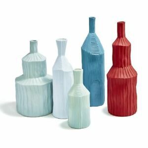 Vase-Porcelain-Ribbed-XS