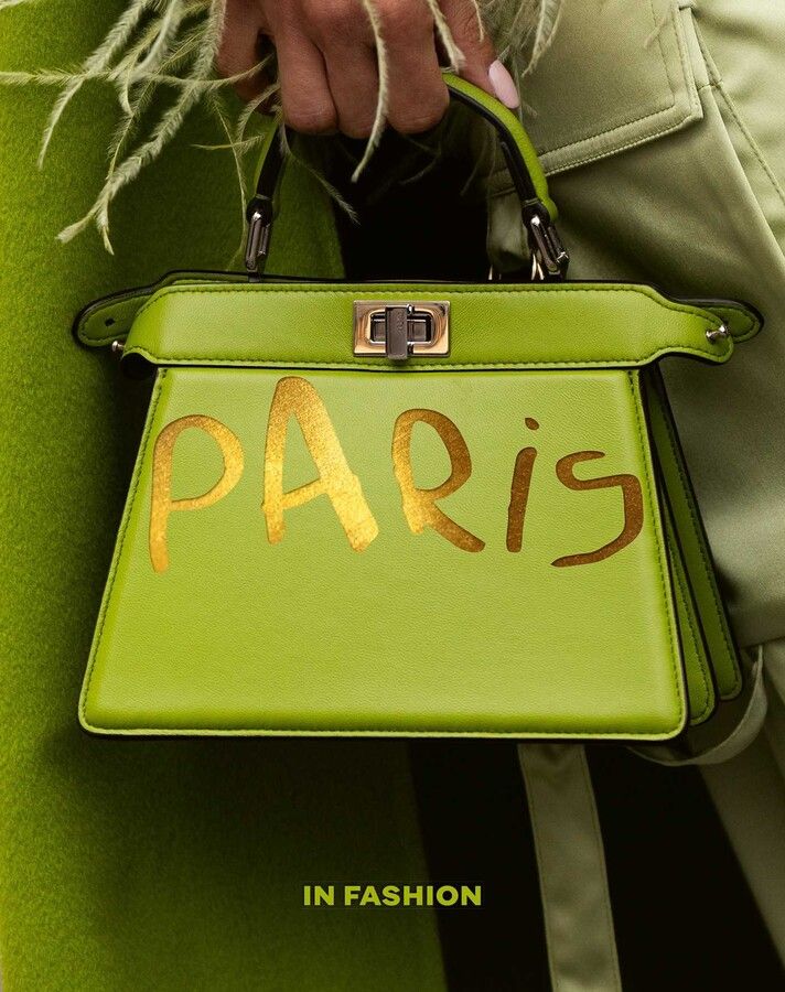 Book-Paris In Fashion