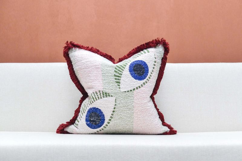 Pillow-Yeti NN