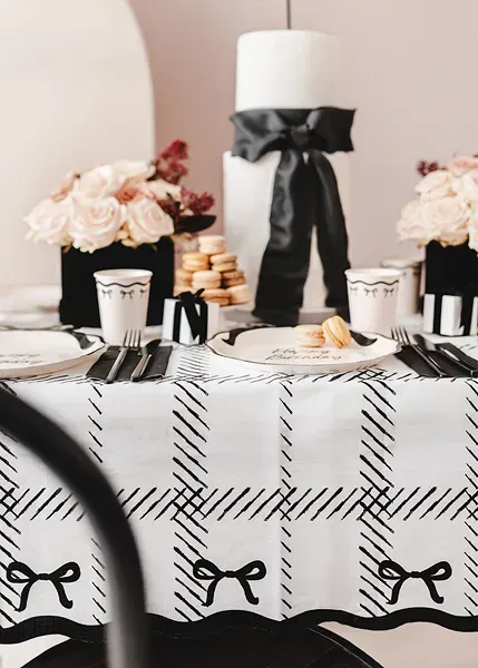 TABLECLOTH WITH BOWS BLACK & WHITE DISPOSABLE (180X120CM)