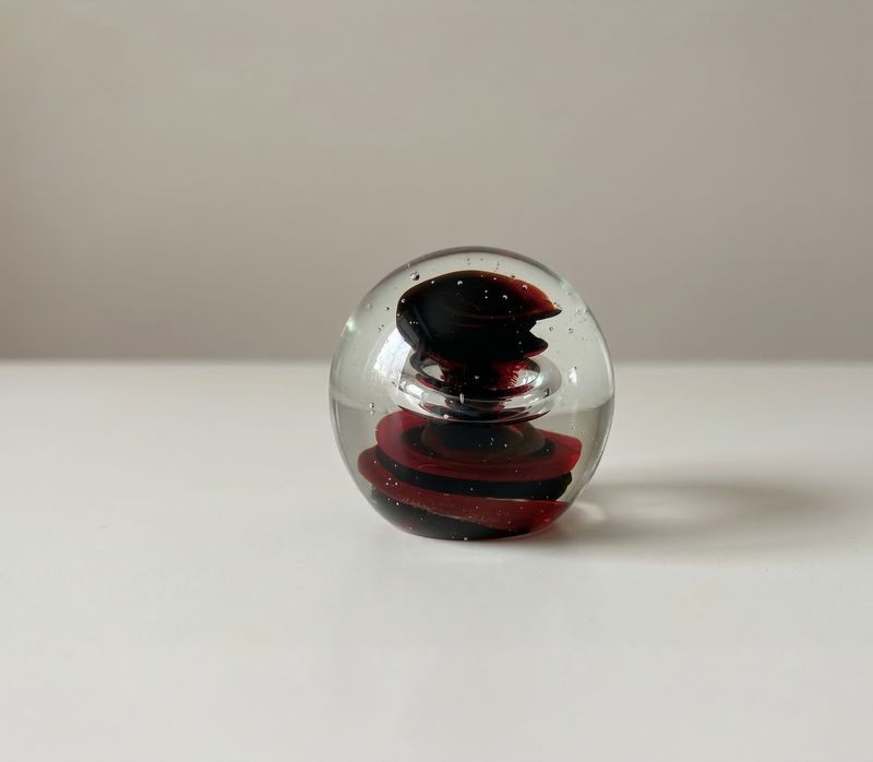 ✨💎​Vintage glazen presse-papier Rheinbach – rood zwart design in massief glas