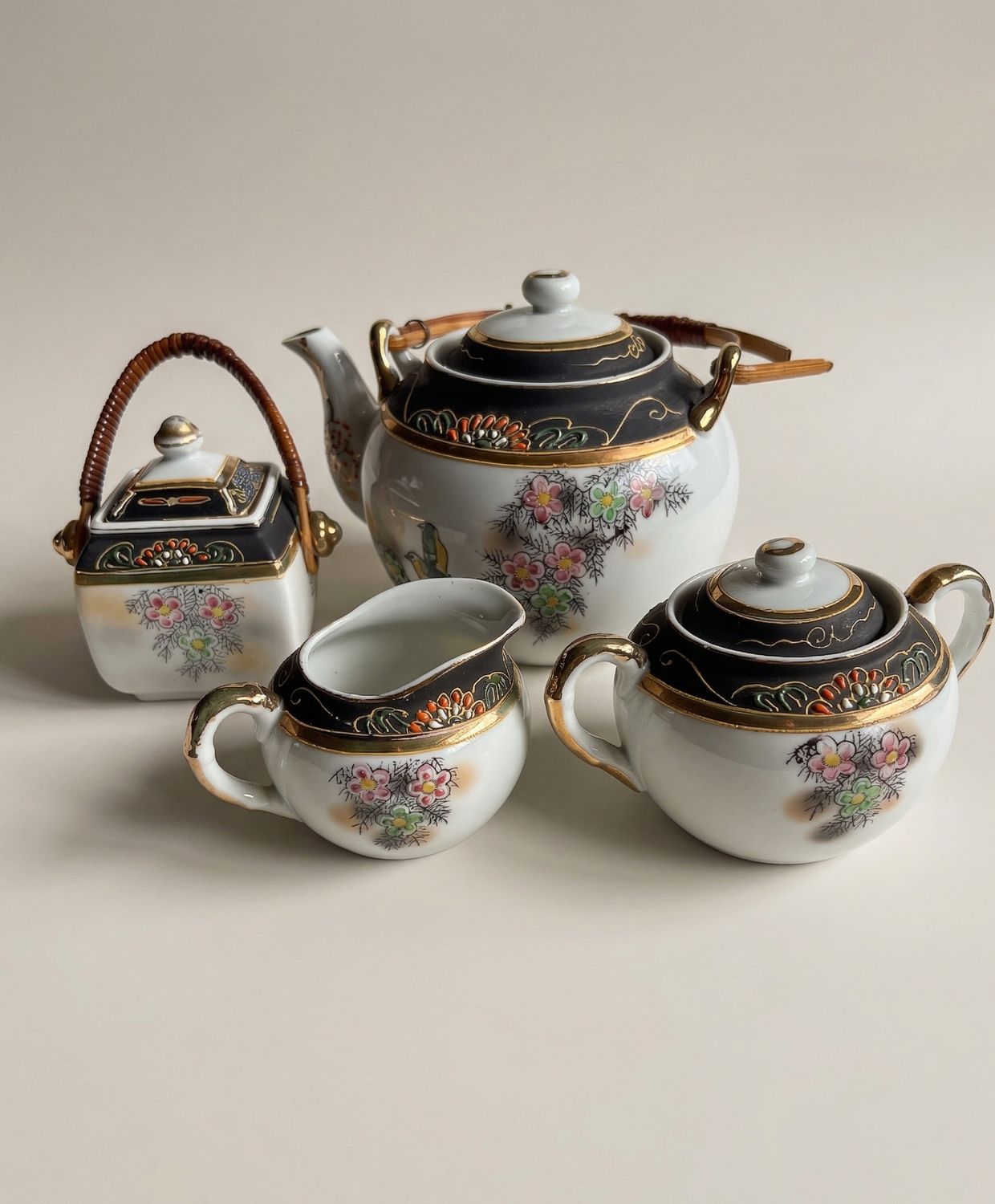 vintage porseleinen theeservies vogeltjes bloemetjes overzicht