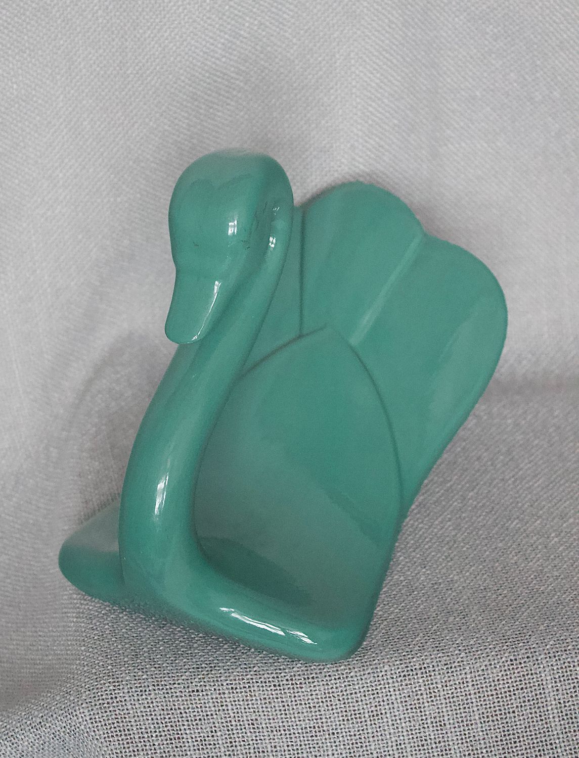 Vintage keramieken zwaan, turquoise studio pottery met Art‑Deco‑invloeden en zachte rondingen