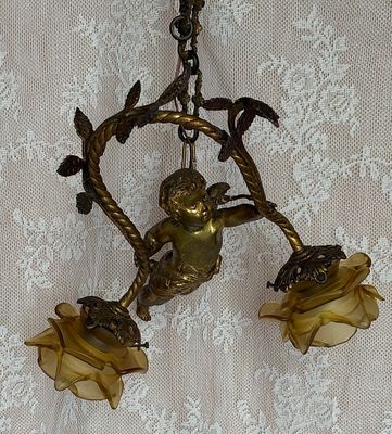 Franse putto hanglamp Belle Époque, geheel vooraanzicht met beide kelken