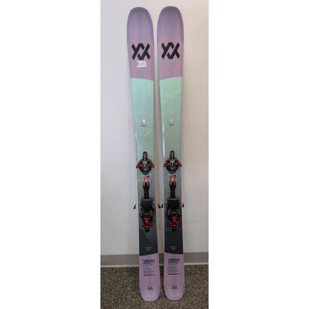 Volkl Blaze 104 W 165 Skis + Kingpin 10 + Peaux (DÉMO - 2026)