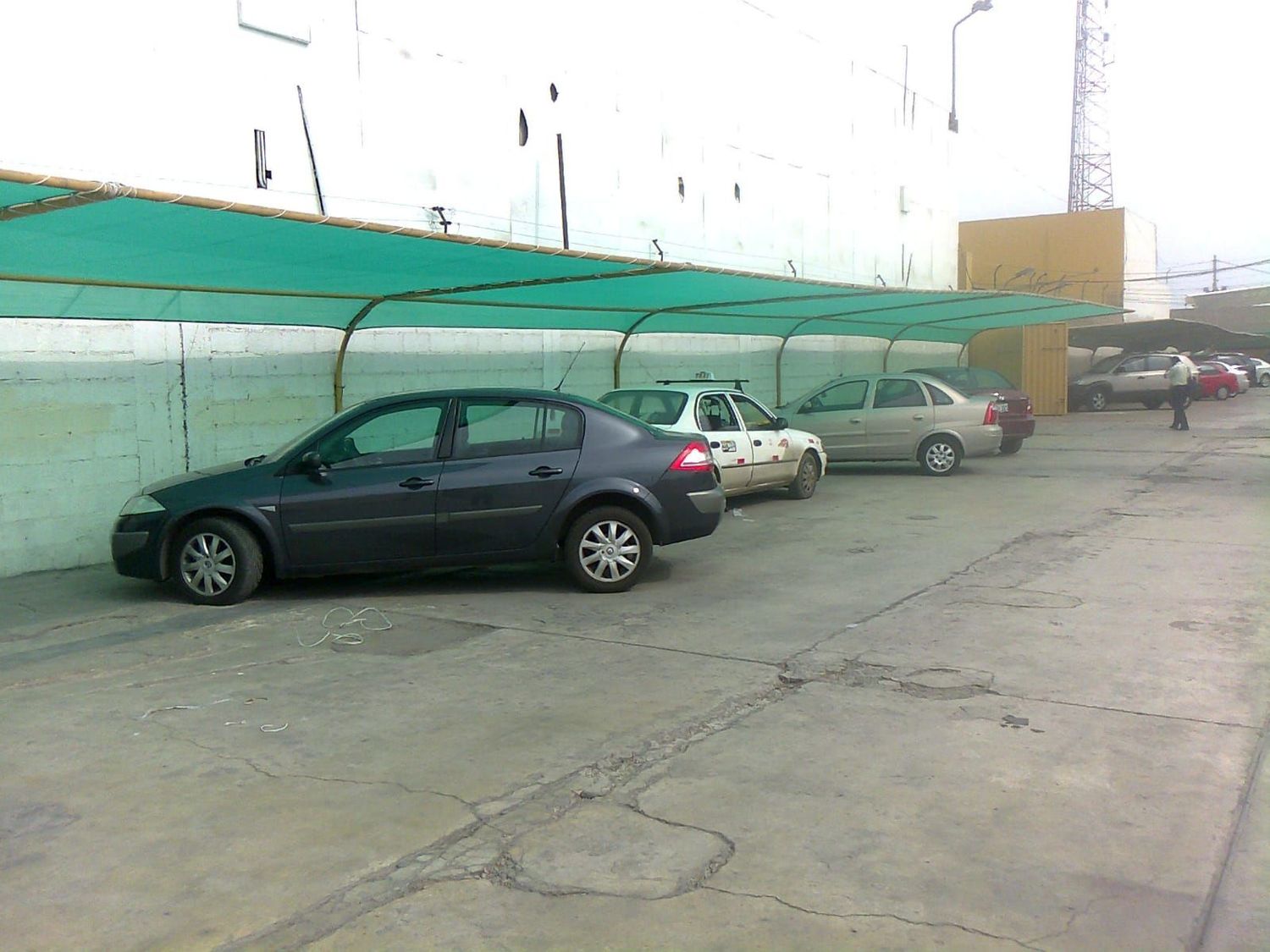 TECHOS EN MALLA RASCHELL Y LONA PVC
