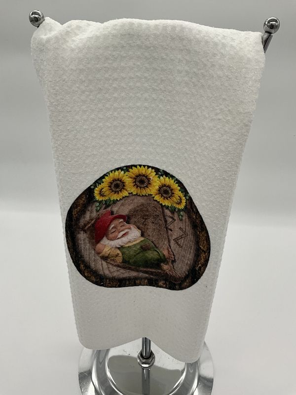 gnome snoozing w/sunflowers tow