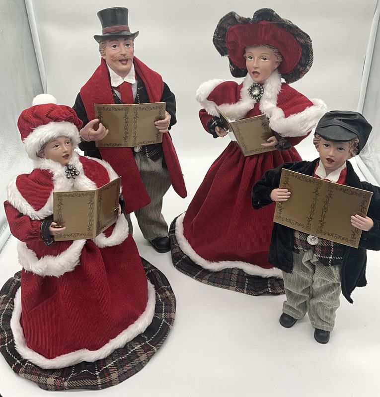 Caroler family 0f 4 sm