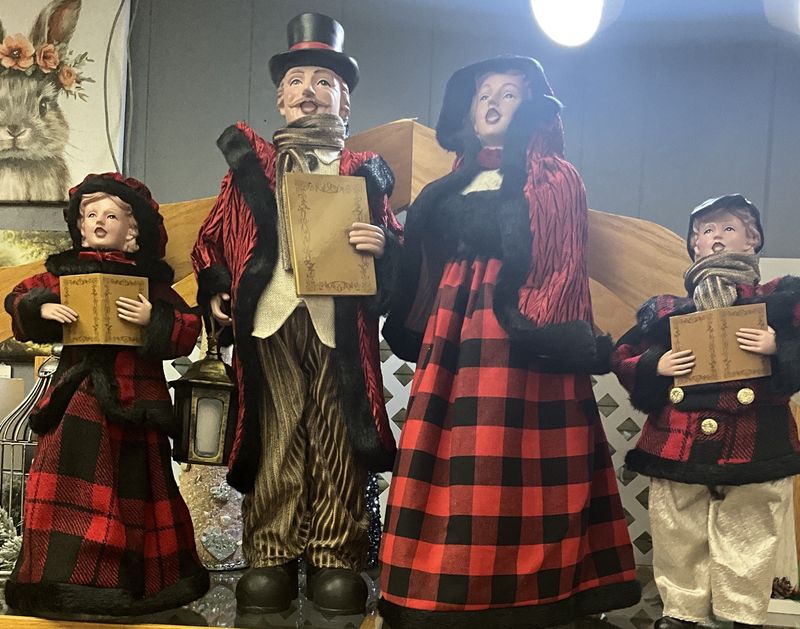 Caroler Family, Victoria style,
