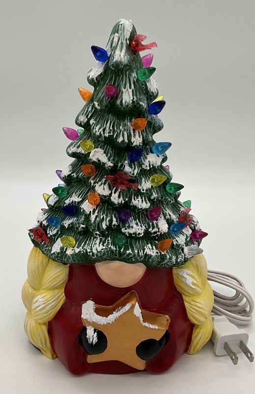 Tannenbaum Girl Gnome tree lights