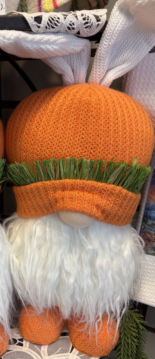 Gnome standing carrot Hat Gnome