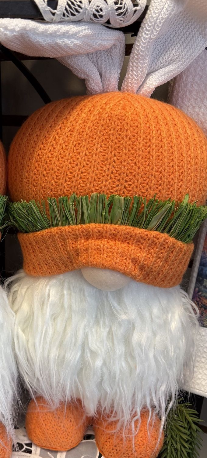 Gnome standing carrot Hat Gnome
