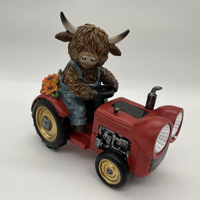 HIGHLAND COW TRACTOR SOLAR
