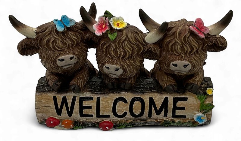Highlander Cows Welcome Stump