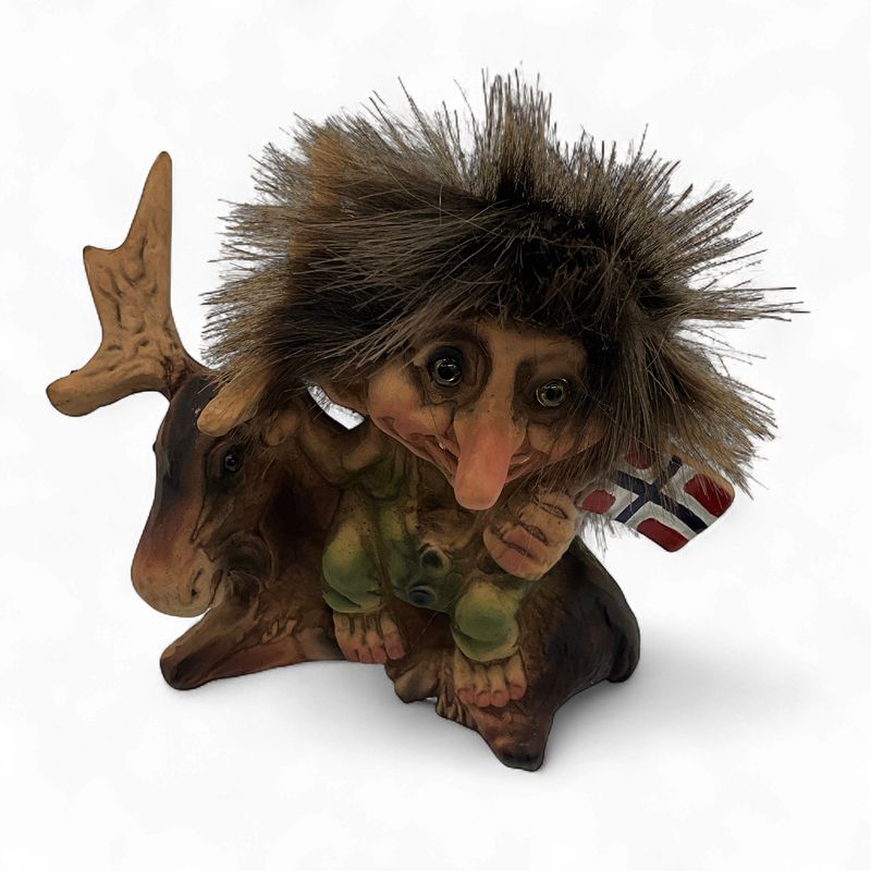 Troll sitting on Moose