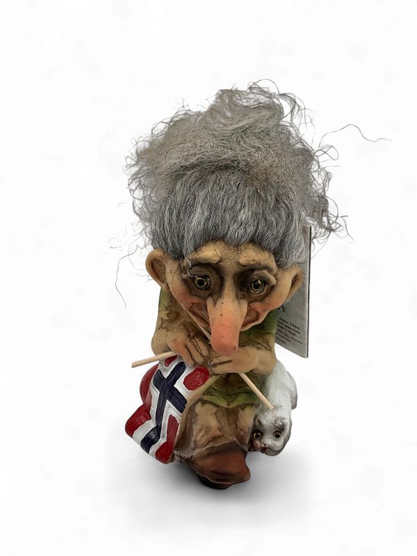 Grma Troll Knitting