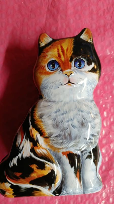 Boîte en forme de chat en métal orange