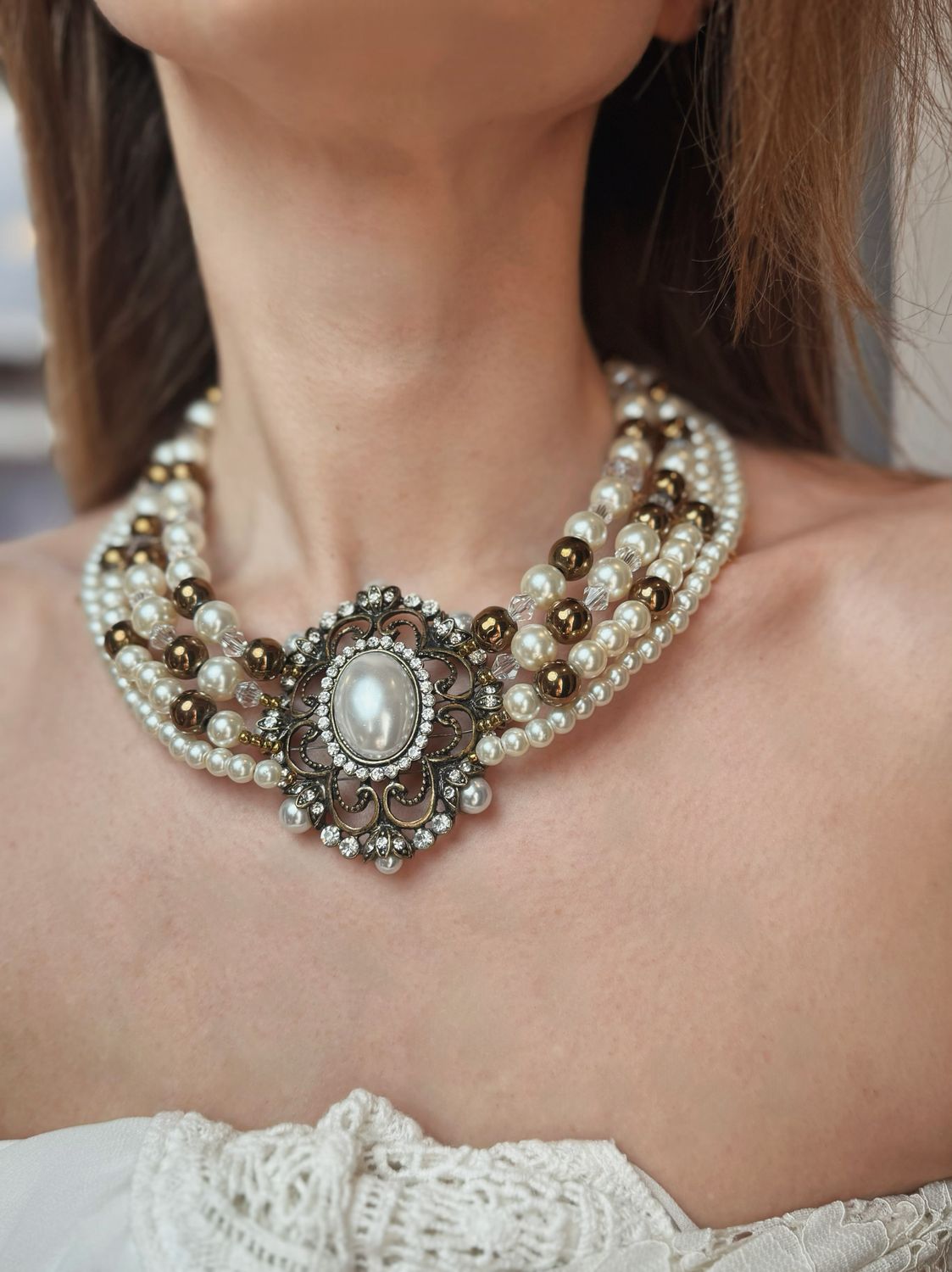 Kolia w stylu edwardiańskim