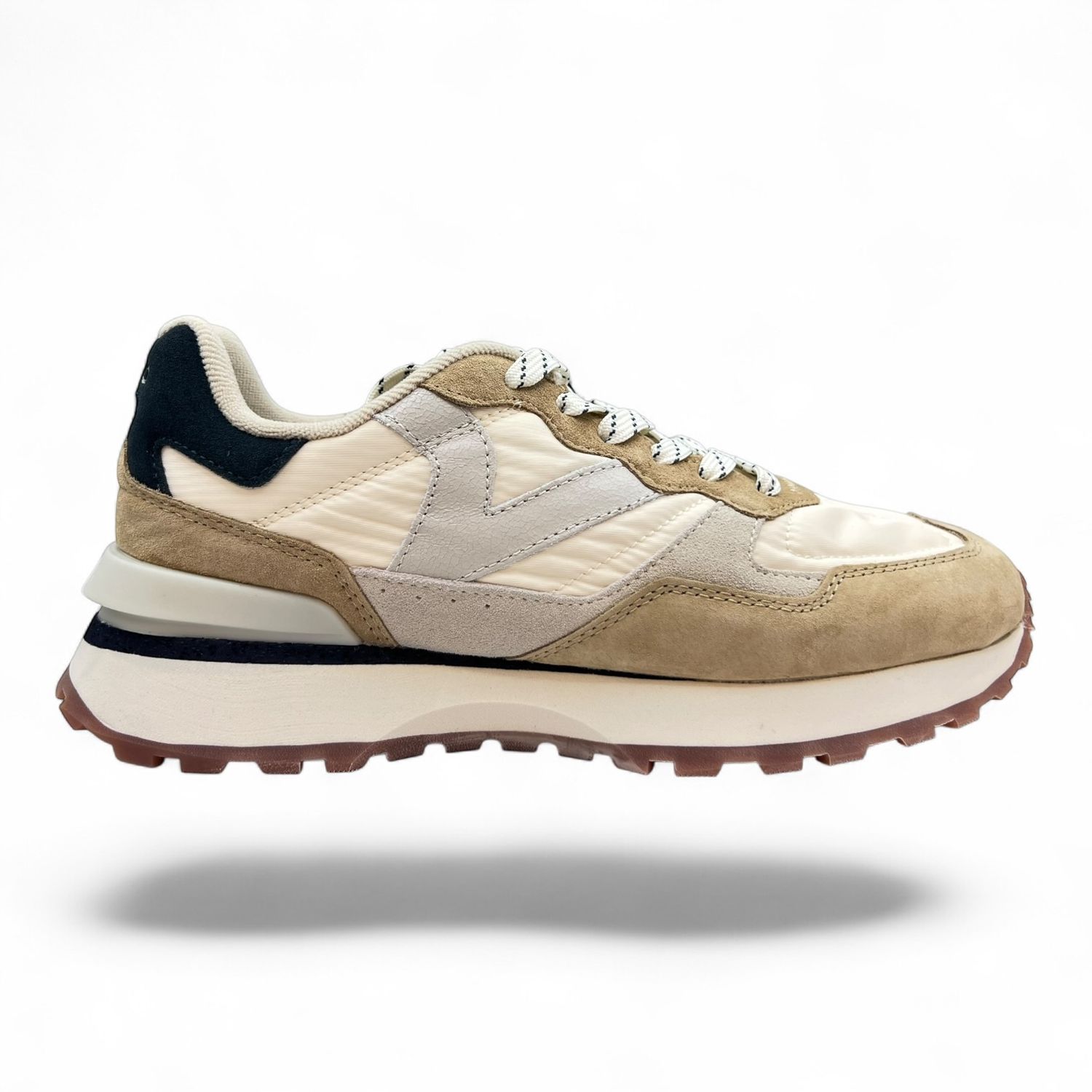 8807104 Victoria sneaker beige
