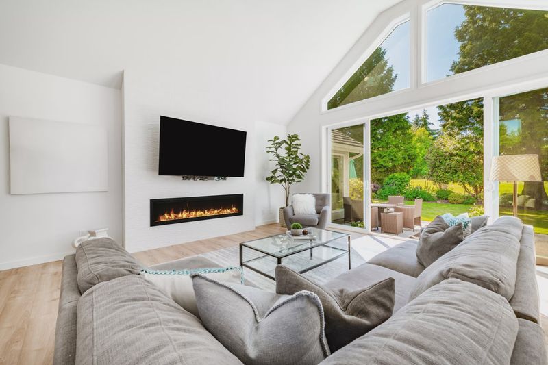 Amaanti Symmetry Series Electric Fireplace