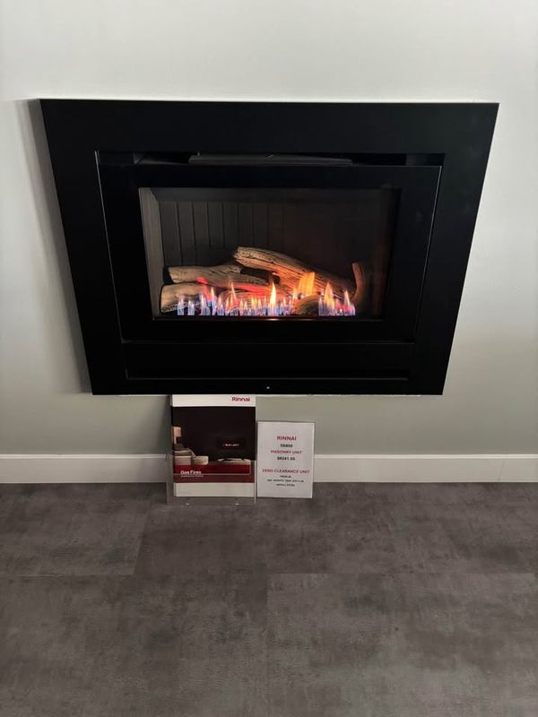Rinnai SS850 Gas Log Fire- Floor Model