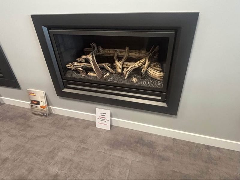 Archer IS900 Gas Log Fire- Floor Model