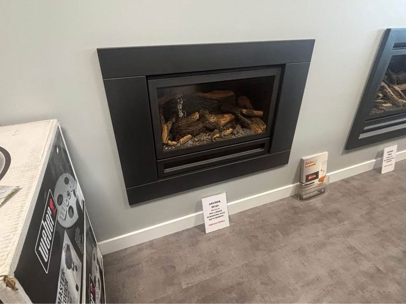 Archer IS750 Gas Log Fire- Floor Model