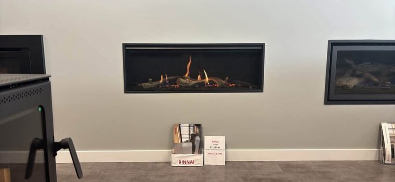 Rinnai LS1000 Gas Log Fire- Floor Model