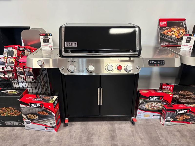 WEBER GENESIS SE-EPX-435 SMART GAS BARBECUE (Floor Model- LPG)