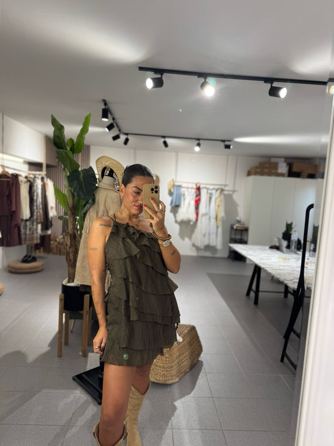 Vestido Curto com Camadas