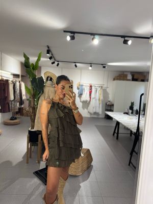 Vestido Curto com Camadas