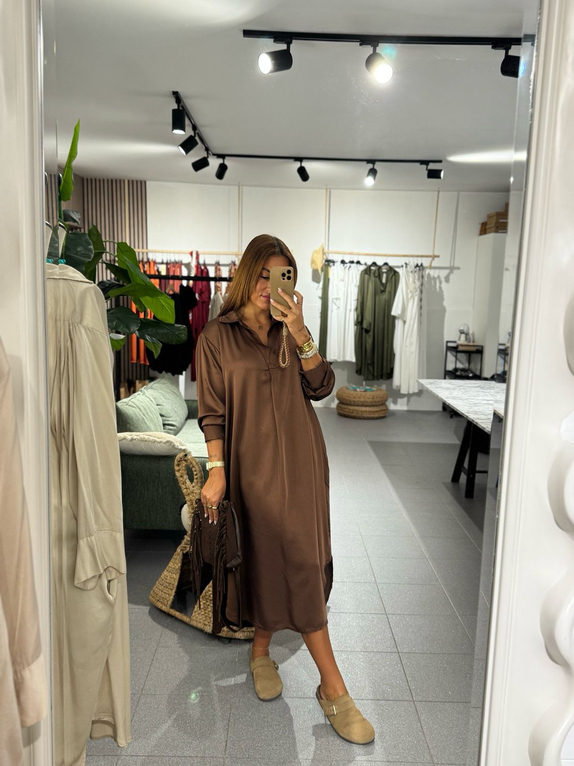 Vestido Acetinado Midi