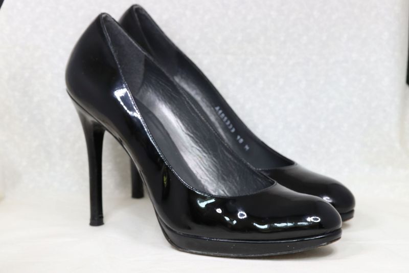 Stuart Weitzman black patent leather heels Size 41 M UK 8 (7)