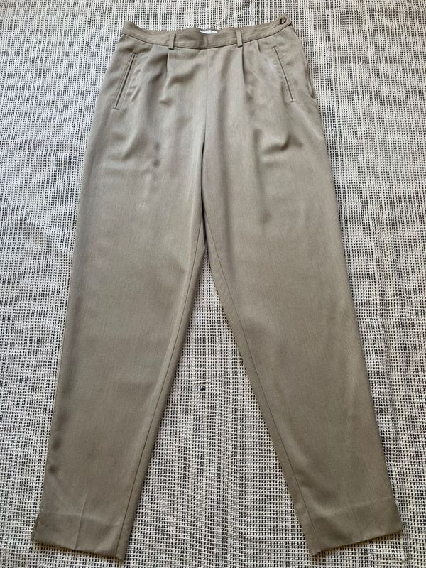 Benetton beige tapered pleat top trousers Size 46 UK 12