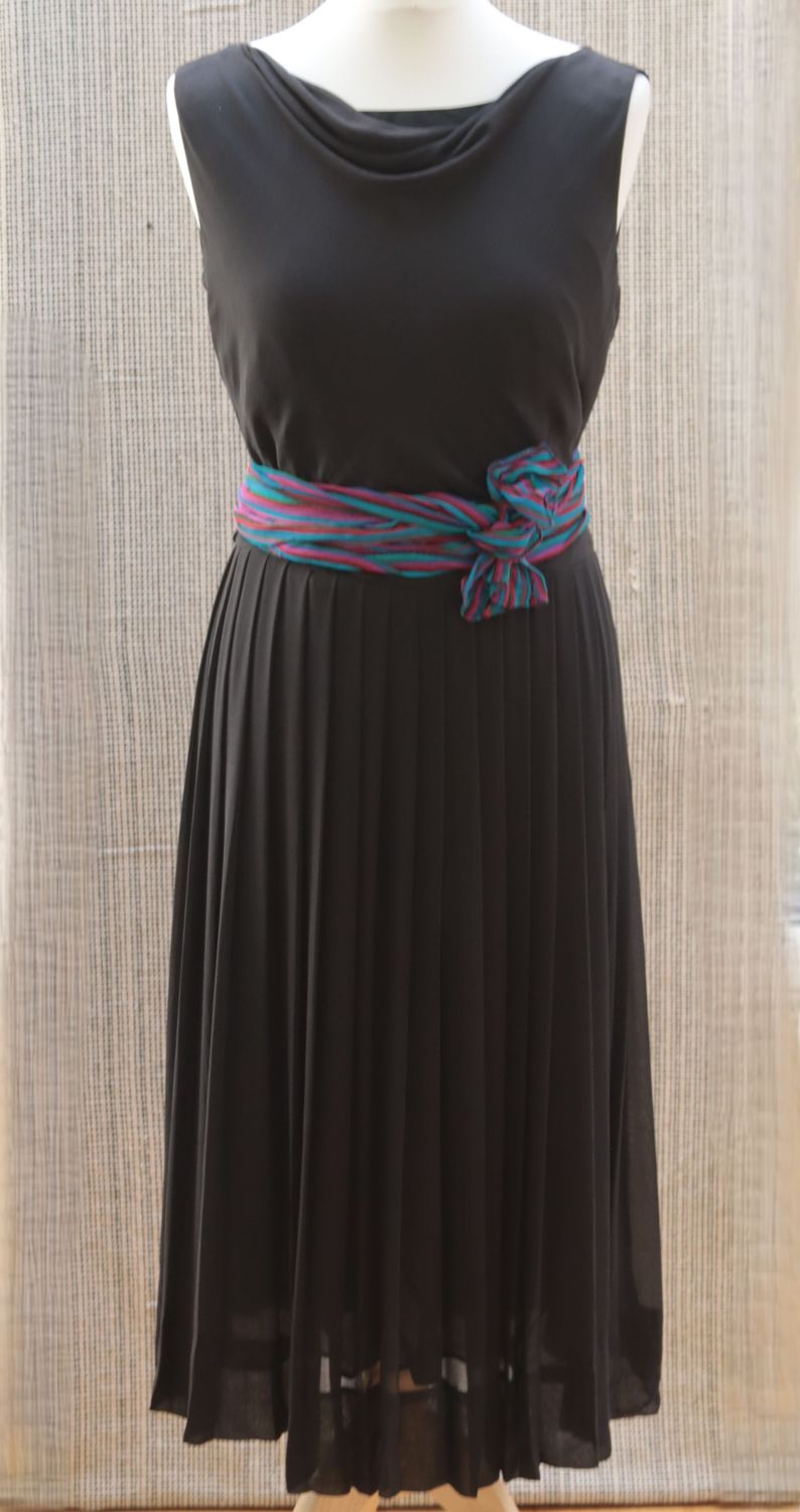 Marilyn Anselm for Hobbs black silk pleated skirt dress Size 12